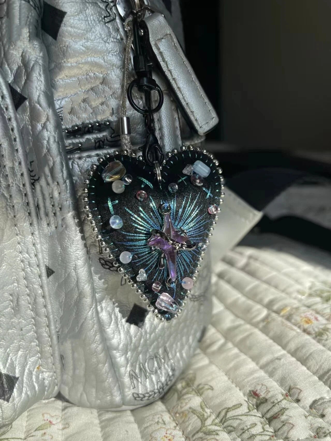 Sparkling Bead Decorated Black Heart Felt Key Ring Accessory